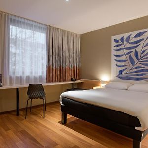 Standard Zimmer mit Kingsize-Bett